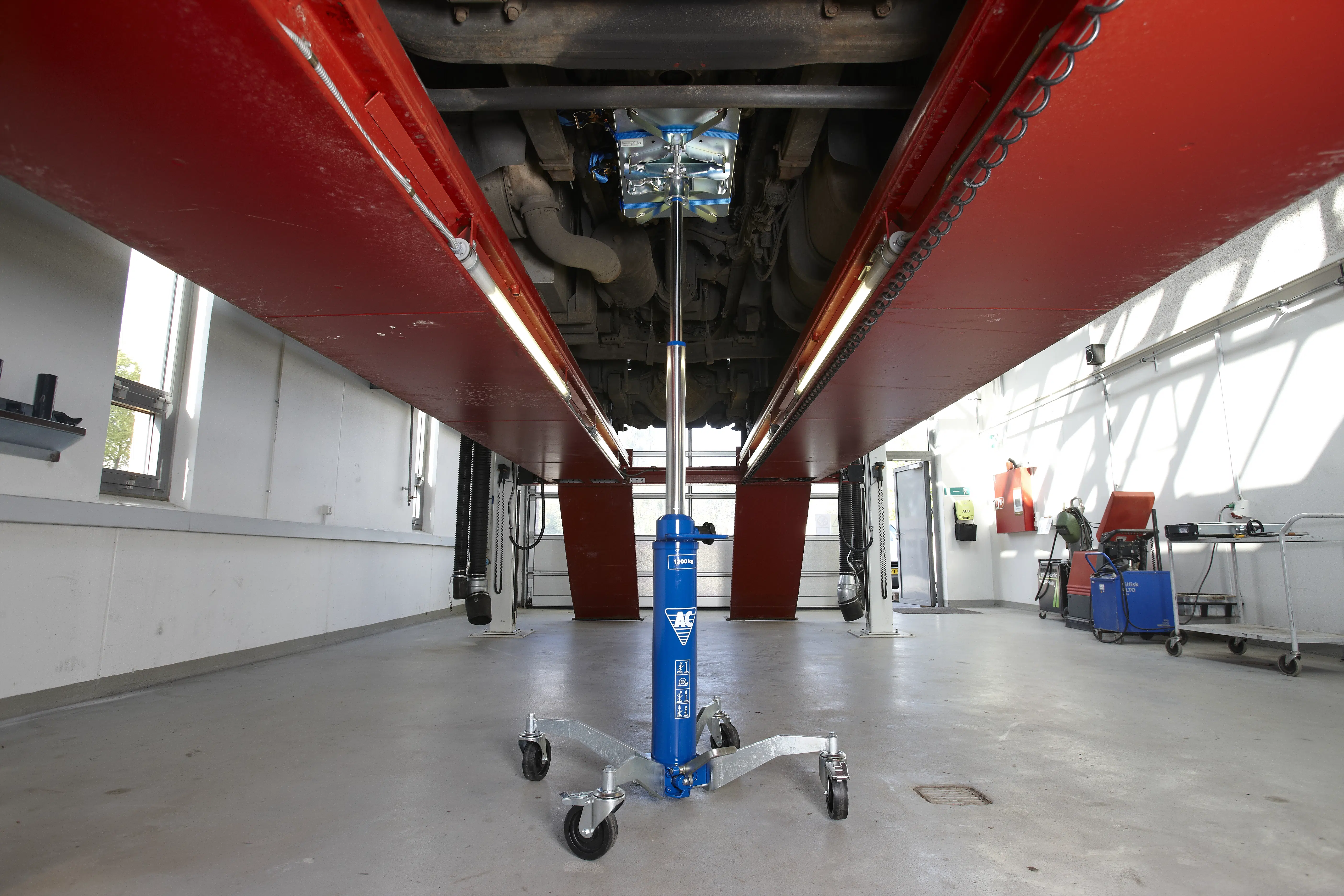 AC-VLT12 - Gírkassatjakkur 1200kg - Image 4