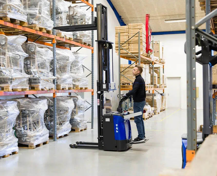 Staflari 1200kg / 2,9m (raf/raf) pallur og freelift - Image 7